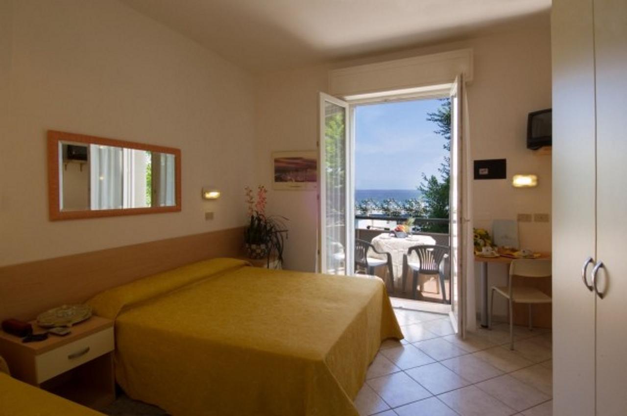 Hotel Des Bains Cattolica Ngoại thất bức ảnh